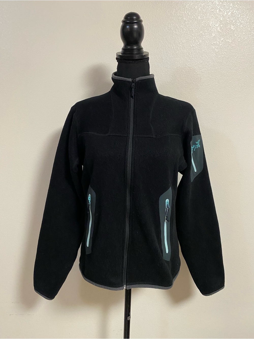 Arc’teryx Jacket Women’s Size Medium Black Aqua Covert Cardigan Fleece Jacket